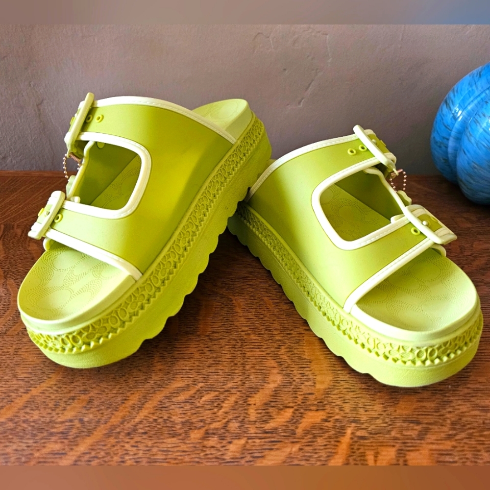 Coach Lucy Sandals in Key Lime Size 8